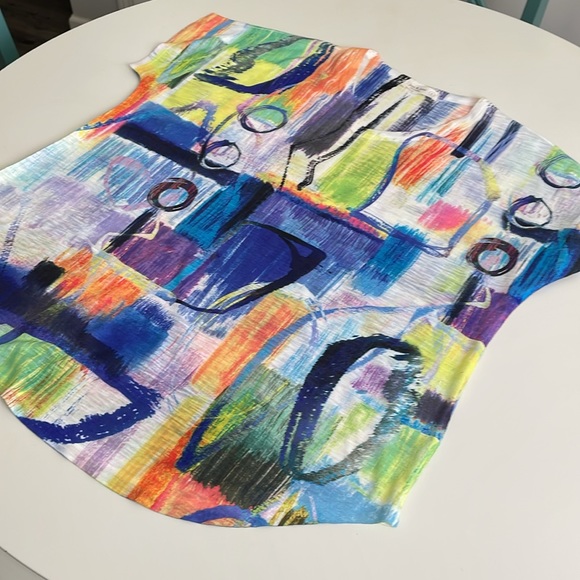 Jess & Jane Multi-Color Burnout Abstract Paint Print V-Neck round hem Tee- Large - Picture 5 of 9